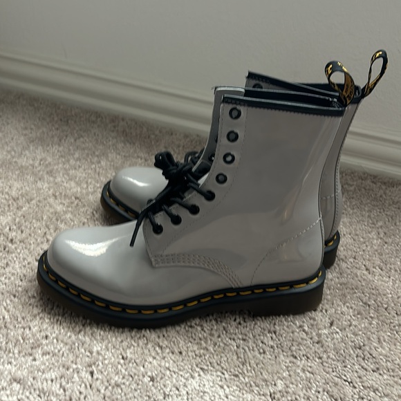 Dr. Martens 1460 Patent Lamper Leather 8-Eye Boots Size 9 - Picture 4 of 9